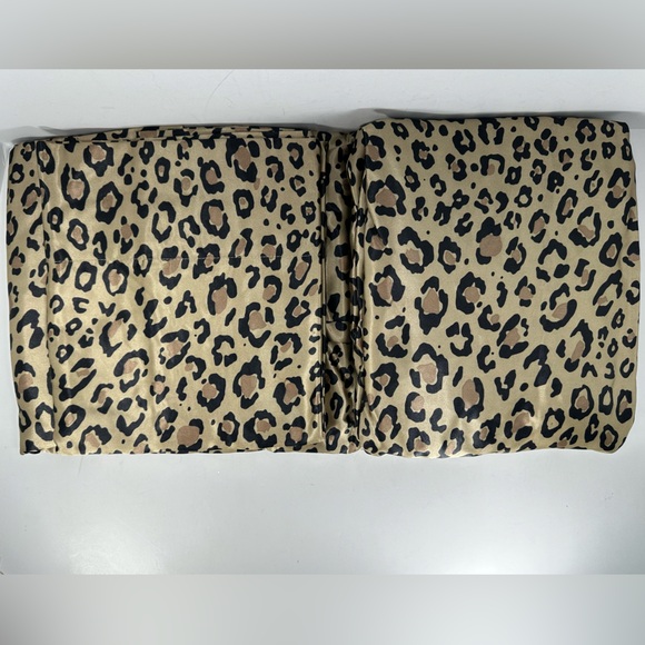 NWT - Seduction Leopard Print King Size Satin Sheet Set - Picture 3 of 6